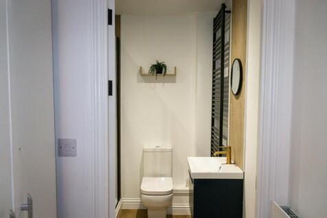 Flat 7 - Bank Street - Bathroom(2).jpg