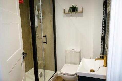 Flat 7 - Bank Street - Bathroom.jpg