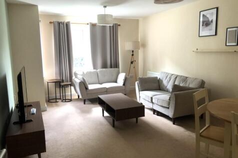 81 Riverside Drive - Living Room (1).jpg