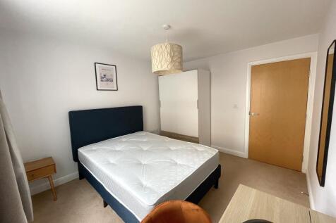 81 Riverside Drive - Bedroom1(1).jpg