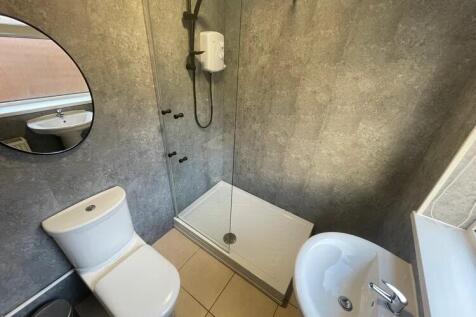 1 Kirkby Street - Bathroom2.jpg