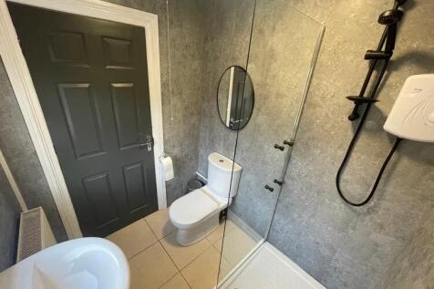 1 Kirkby Street - Bathroo(3).jpg