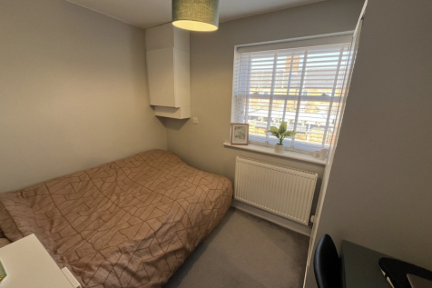 3 Robey Court - Bedroom2.png