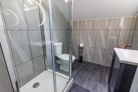 10 South Parade - Bathroom.jpg