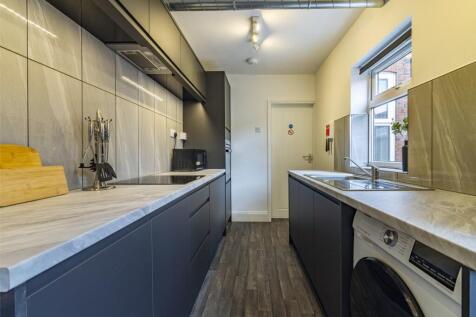 10 South Parade - Kitchen.jpg