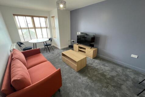 17 RIverside Drive - Living Room.jpeg