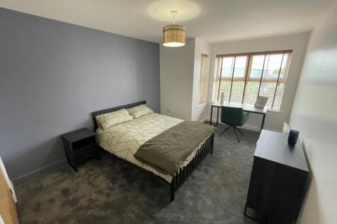 17 RIverside Drive - Bedroom (3).jpeg