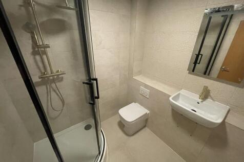 17 RIverside Drive - Bathroom(3).jpeg