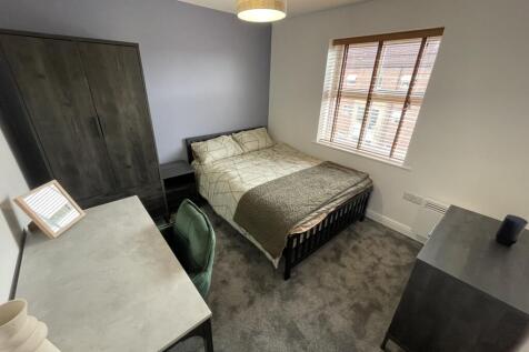 17 RIverside Drive - Bedroom.jpeg