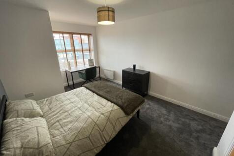 17 RIverside Drive - Bedroom (4).jpeg