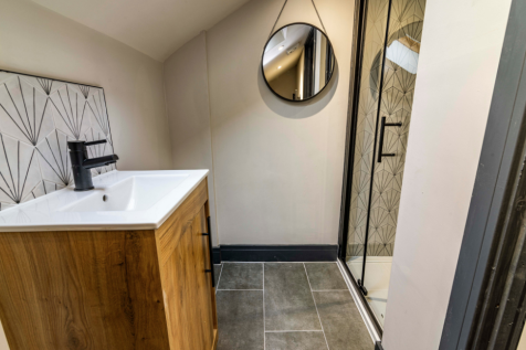 80 Ripon Street - Bedroom 5 Ensuite.png