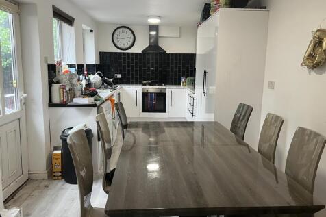 Kitchen 2.JPG