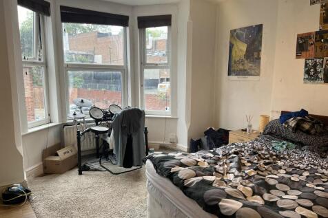 Bedroom 17.JPG