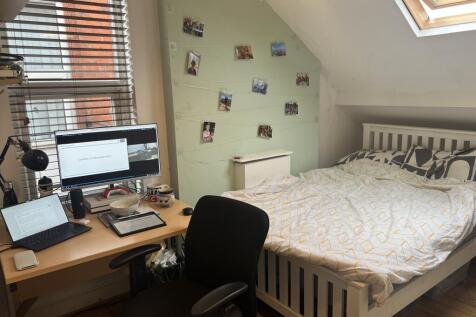 bedroom 21.JPG