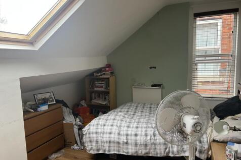 bedroom 25.JPG