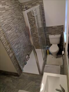 Bathroom 1.jpg