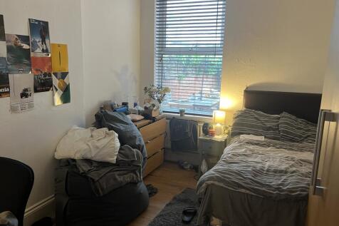 Bedroom 2.JPG