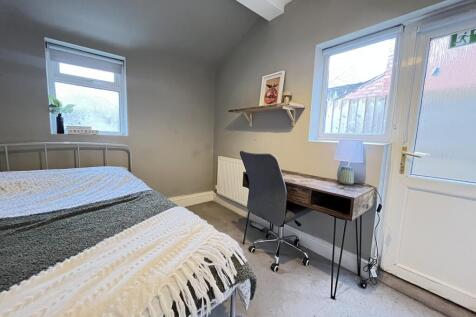 104 Portland - Bedroom 2 (3).jpg