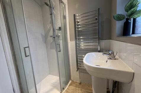 104 Portland - Bathroom 1.jpg