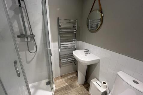 104 Portland - Bathroom 2.jpg