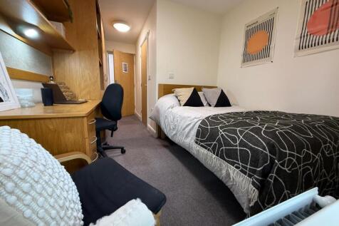 Longdales Lodge bedroom 7.jpeg