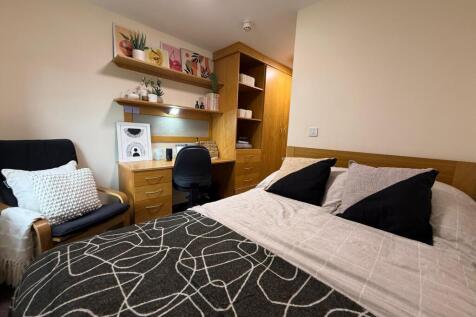 Longdales Lodeg bedroom.jpeg