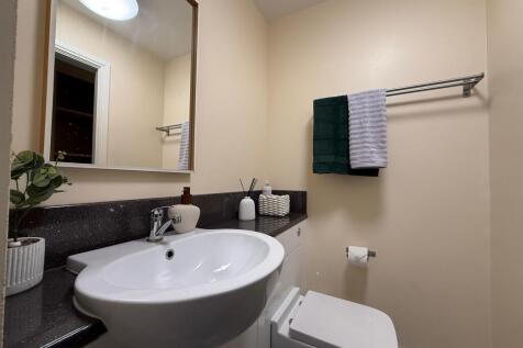 Longdales Lodge Ensuite 3.jpeg
