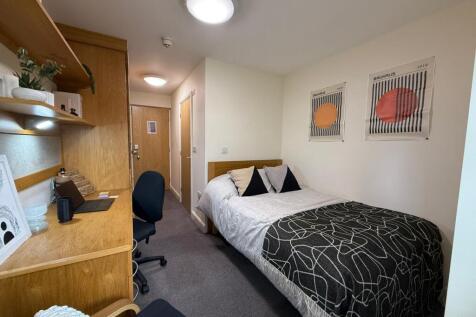 Longdales Lodge bed.jpeg