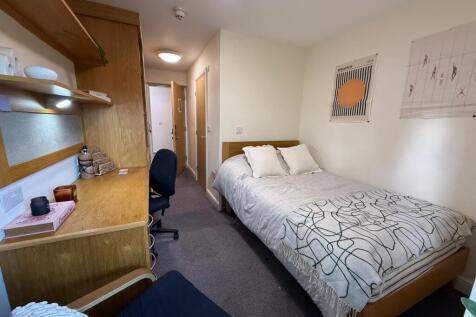 Longdales Lodge - Bedrom.jpeg