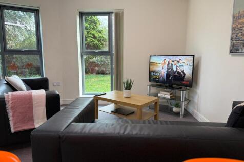 Londales Lodge - Lving Area.jpeg