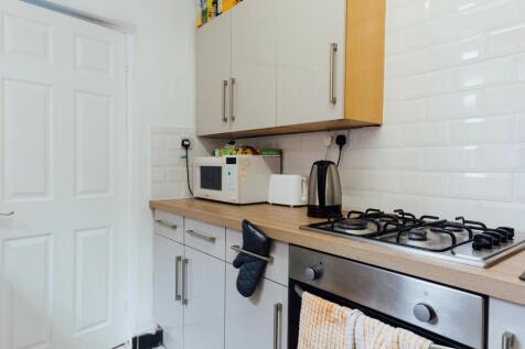 2-bedrooms-left---student-house---west-end---bills-inc-image-1.jpg