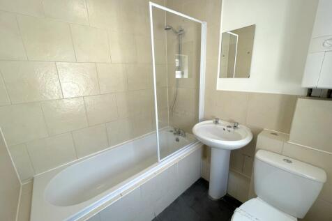 47 Hood Street - Bathroom.jpg