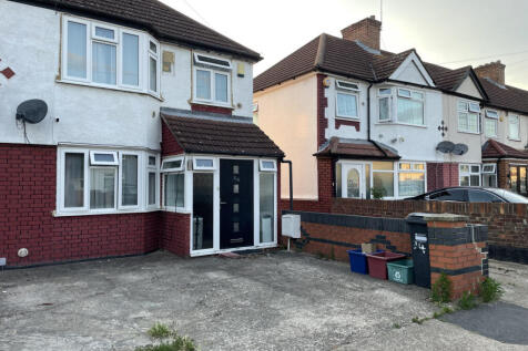 Three bedroom end terrace