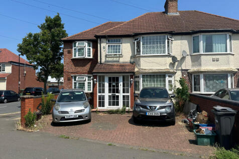 Freehold family house with 8 bedrooms and 4 bathr