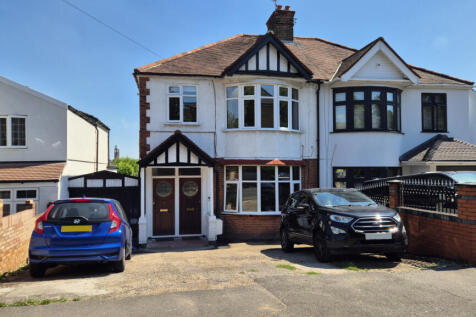 Two bedroom maisonette with garden