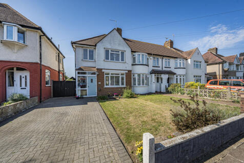 A charming three bedroom, end-of-terrace, family 