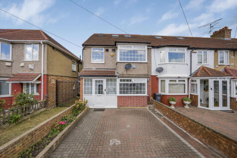 A simply stunning and immaculately presented fami