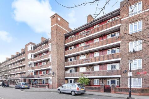 A well presented three/four double bedroom apartm