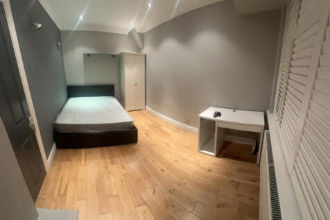 Ground floor room with bills included