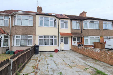 Four bedroom Terraced for rent