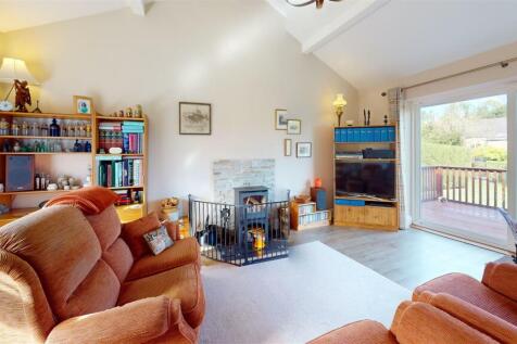 EAAfpTTAZ7U-Living_Room.jpg