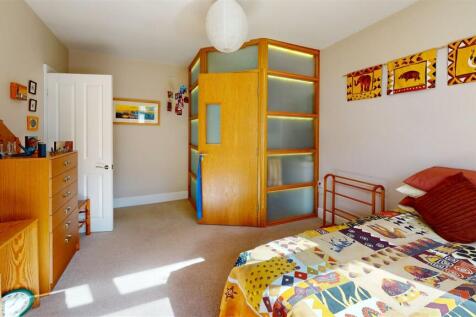 oj4cDXQvy5v-Bedroom.jpg