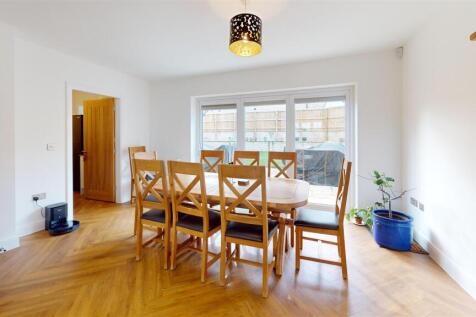Hawbank-Drive-Dining-Room 1.jpg