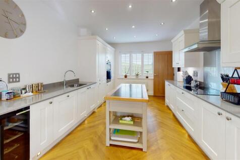 Hawbank-Drive-Kitchen 1.jpg