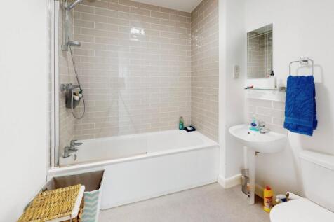 3b08691e-Hepworth-Way-Bathroom.jpg