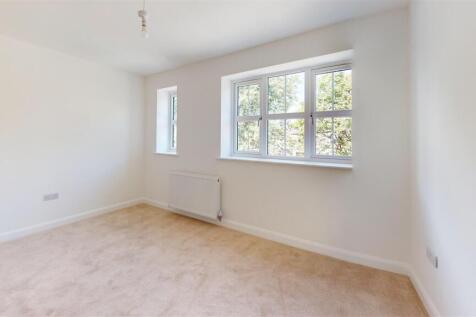 Long-Ing-Lane-Bedroom 2.jpg
