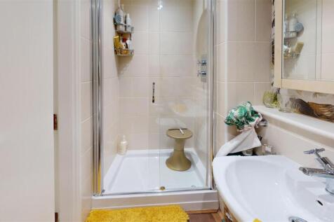 Eshton-Hall-Bathroom.jpg