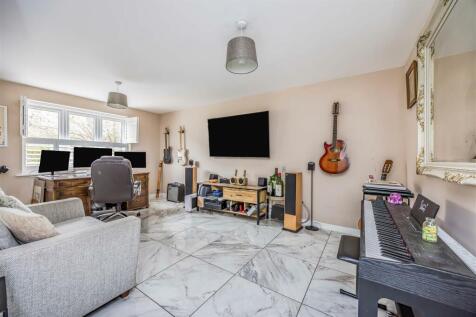 13 Herons Way, Hayling Island-Small-PorticoMarketi