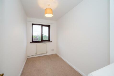 18 Broad Gardens 24 12.jpg