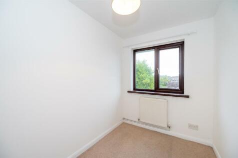 18 Broad Gardens 24 13.jpg